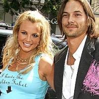 Britney Spears Lecehkan Suami